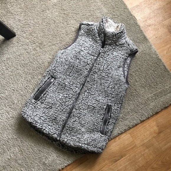 Thread + supply | Full Zip Oatmeal Sherpa Vest | Size Small - Picture 5 of 10